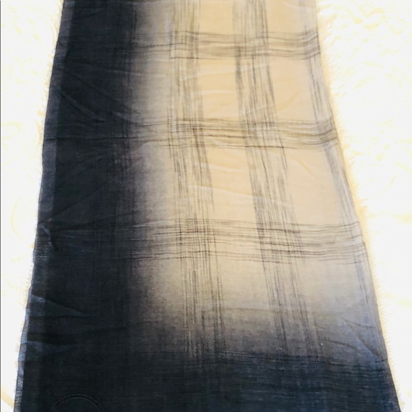 Chanel scarf - Picture 2 of 6